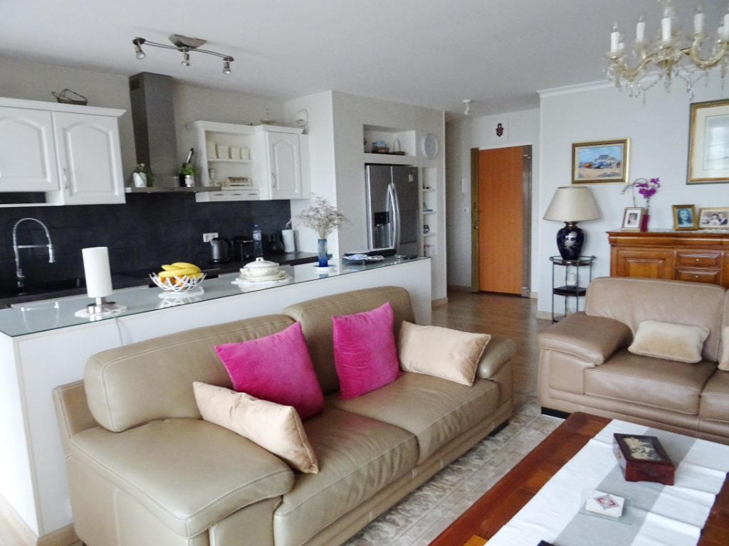 A VENDRE BREST GEANT APPARTEMENT T5 116M² DEUX CHAMBRES SEJOUR DE 45M² BALCONS PARKING CAVE ASCENSEUR A VENDRE BREST GEANT APPARTEMENT T5 116M² DEUX CHAMBRES SEJOUR DE 45M² BALCONS PARKING CAVE ASCENSEUR