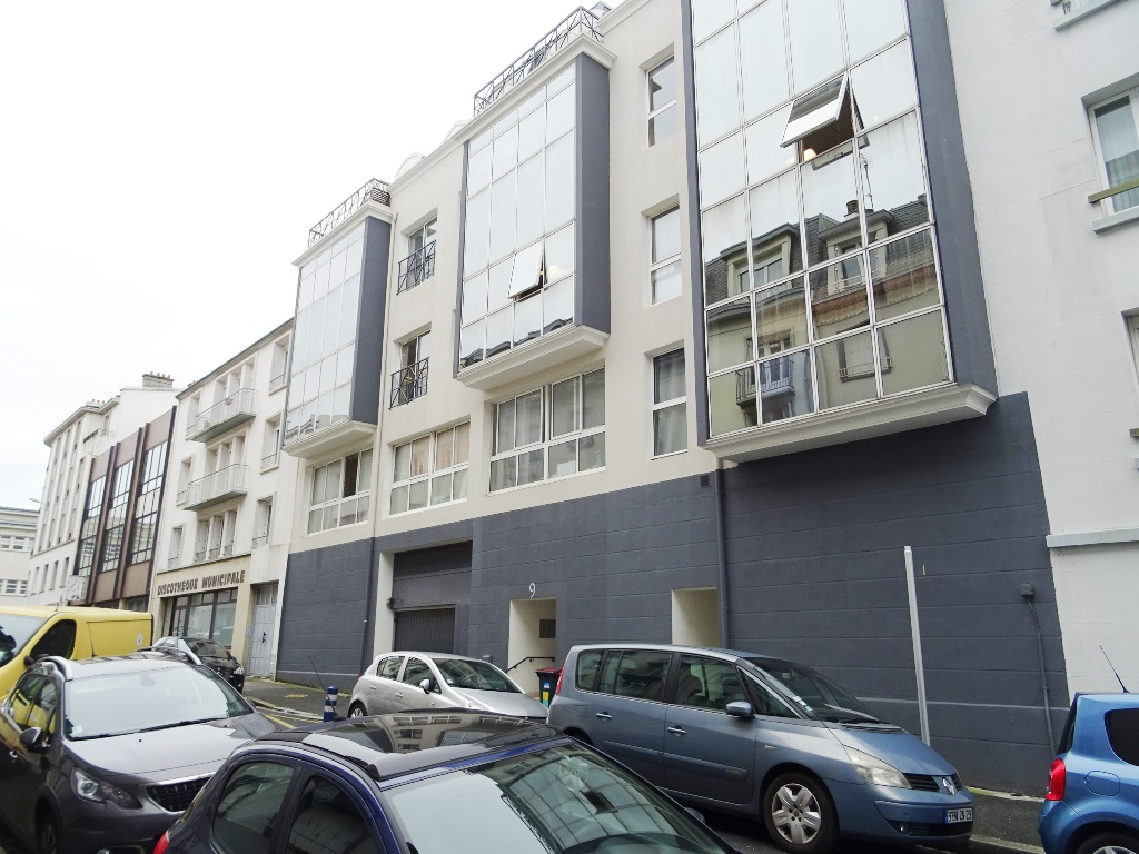 A VENDRE EXCLUSIVITÉ TRIANGLE D'OR APPARTEMENT T1 de 29.15 m² BEL EMPLACEMENT A VENDRE EXCLUSIVITÉ TRIANGLE D'OR APPARTEMENT T1 de 29.15 m² BEL EMPLACEMENT