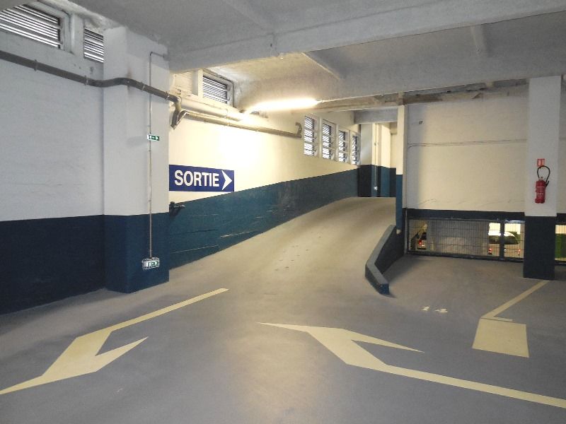 VENDU BREST CENTRE SIAM PLACE DE PARKING SOUTERRAIN 5.29M X 2.46M LOCATAIRE EN PLACE VENDU BREST CENTRE SIAM PLACE DE PARKING SOUTERRAIN 5.29M X 2.46M LOCATAIRE EN PLACE