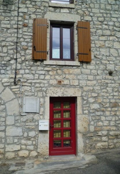 MAISON DE VILLAGE EN PIERRES MAISON DE VILLAGE EN PIERRES