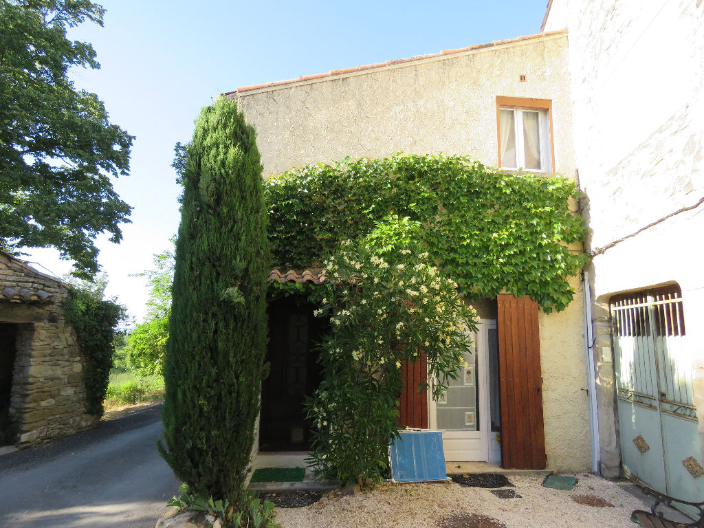 MAISON DE VILLAGE AVEC JARDIN DE 300 M² NON ATTENANT MAISON DE VILLAGE AVEC JARDIN DE 300 M² NON ATTENANT