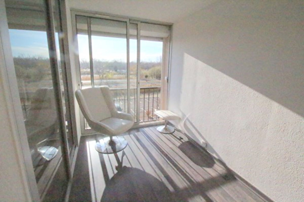 BEL APPARTEMENT LUMINEUX AVEC PARKING BEL APPARTEMENT LUMINEUX AVEC PARKING