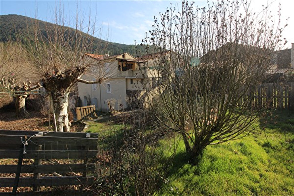 ENSEMBLE IMMOBILIER SUR UN TERRAIN DE 4000 M² ENSEMBLE IMMOBILIER SUR UN TERRAIN DE 4000 M²