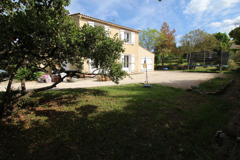 MAISON IDÉALEMENT SITUÉE MAISON IDÉALEMENT SITUÉE