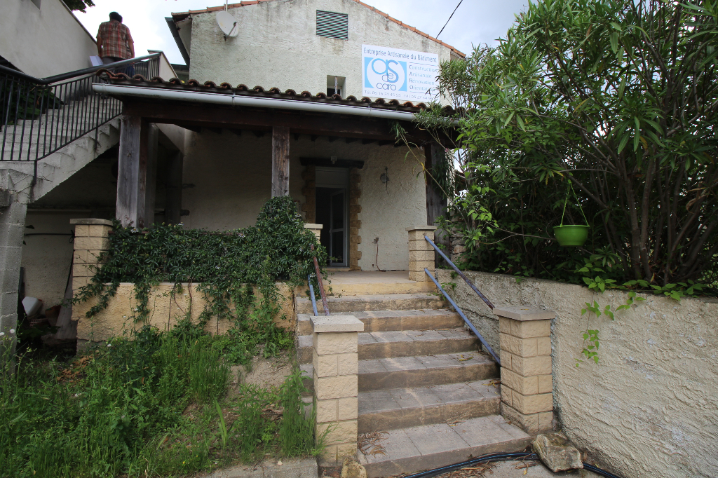 MAISON AVEC BEAU PARC DE 2400 M² MAISON AVEC BEAU PARC DE 2400 M²