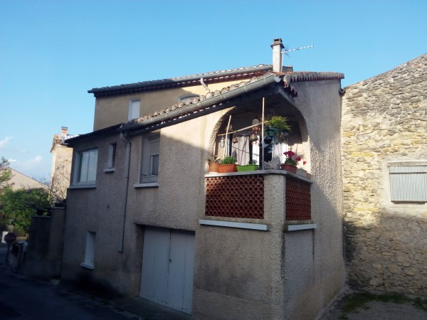 MAISON AVEC PETIT EXTERIEUR MAISON AVEC PETIT EXTERIEUR