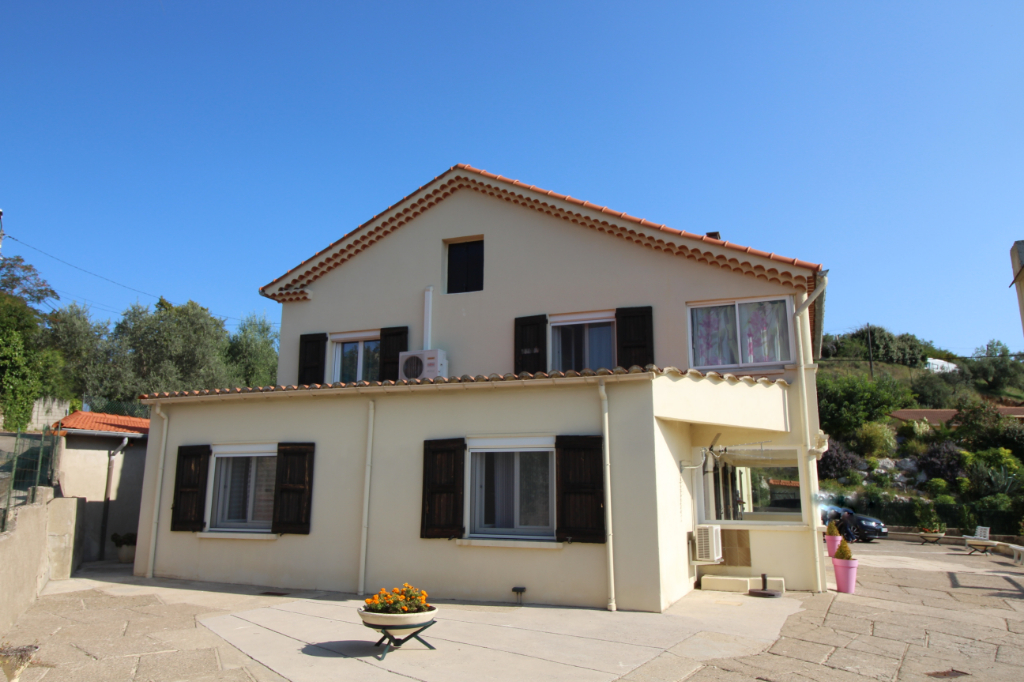 VILLA AVEC VUE DOMINANTE VILLA AVEC VUE DOMINANTE