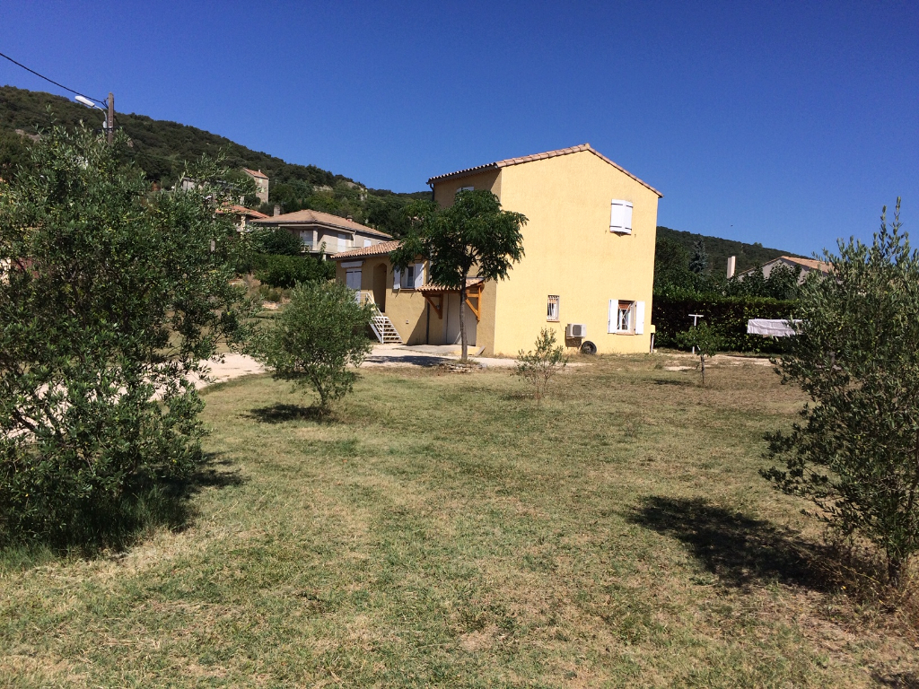 VILLA AVEC BEAU TERRAIN VILLA AVEC BEAU TERRAIN