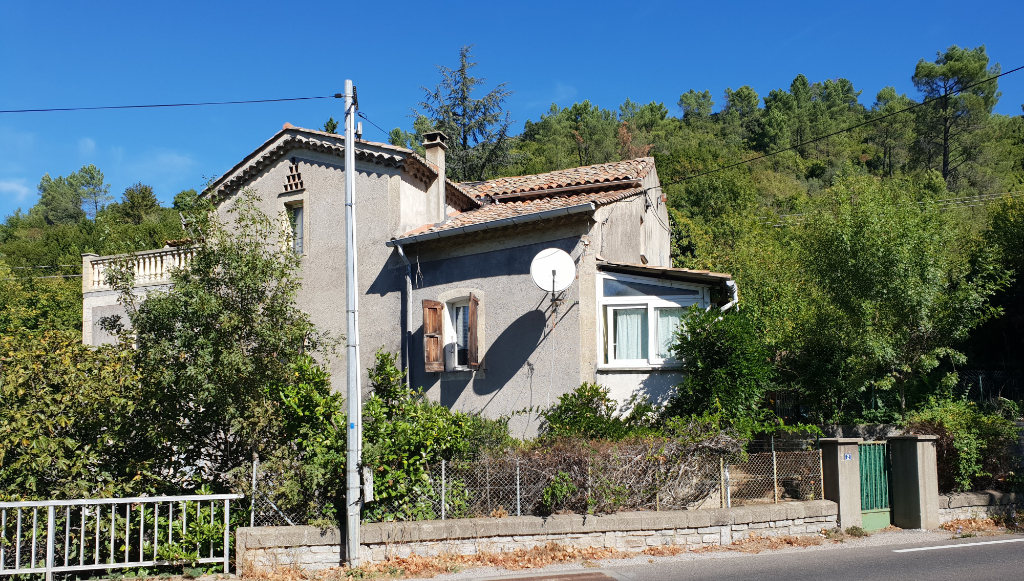 GRANDE MAISON EN PARTIE HABITABLE GRANDE MAISON EN PARTIE HABITABLE
