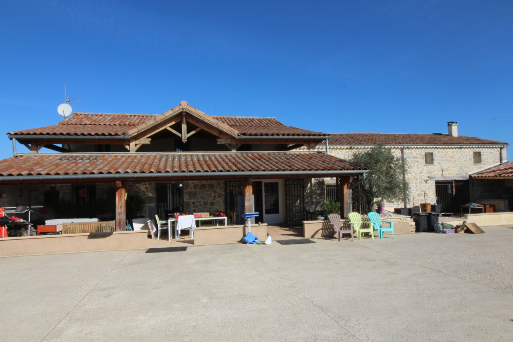 GRANDE VILLA AVEC TERRAIN 2 HECTARES GRANDE VILLA AVEC TERRAIN 2 HECTARES
