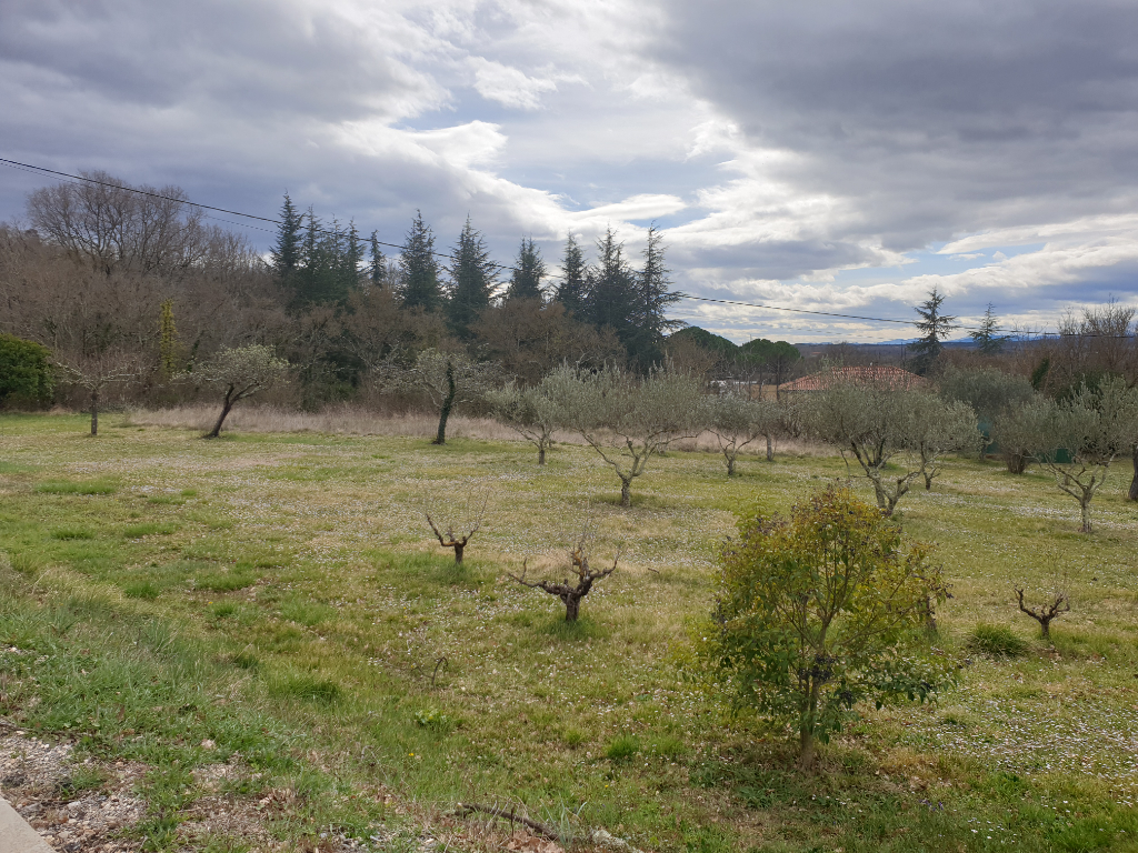 TERRAIN PLAT DE 841 M² TERRAIN PLAT DE 841 M²