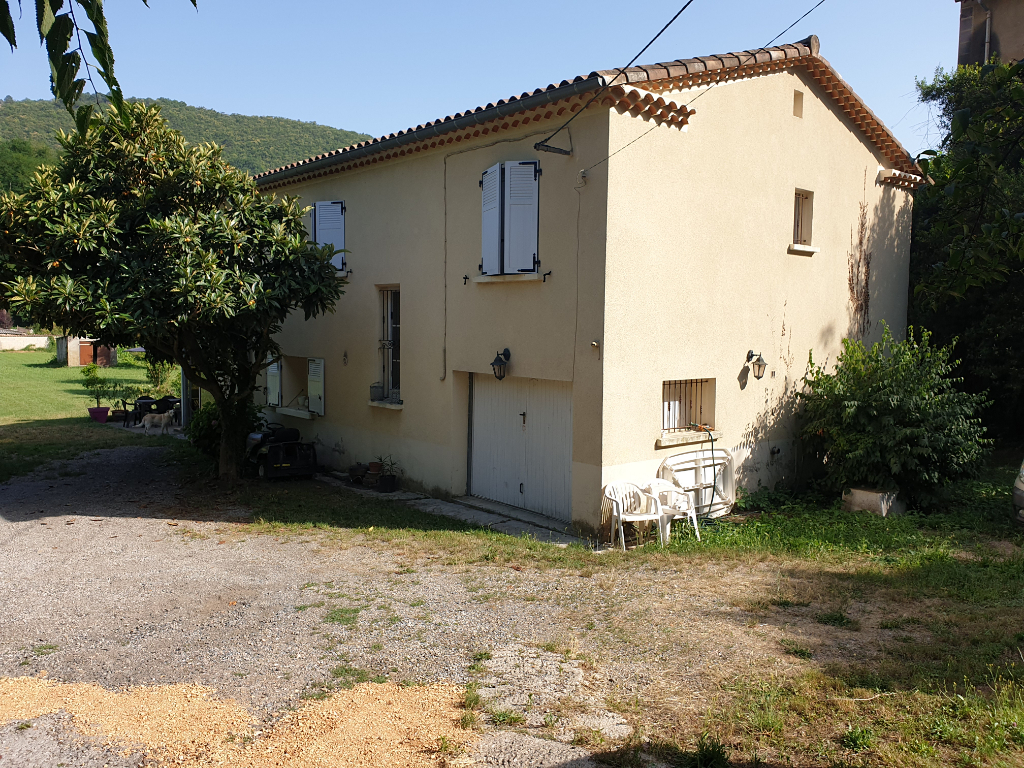 MAISON TRÈS AGRÉABLE SUR 3500 M² DE TERRAIN PLAT MAISON TRÈS AGRÉABLE SUR 3500 M² DE TERRAIN PLAT