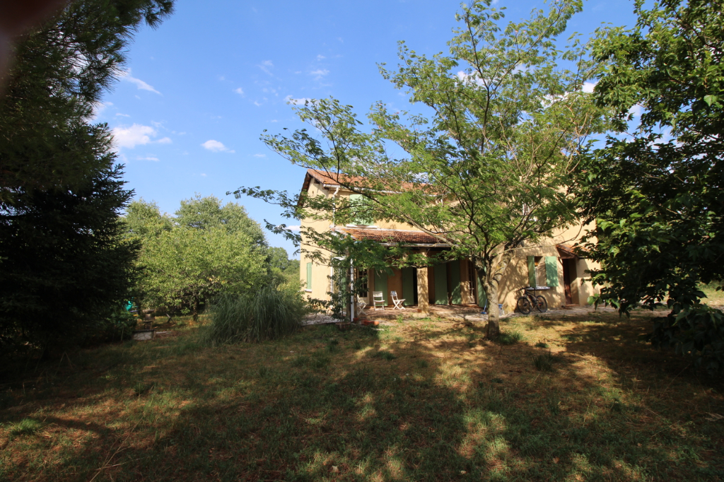 GRANDE MAISON AVEC PARC ARBORE GRANDE MAISON AVEC PARC ARBORE