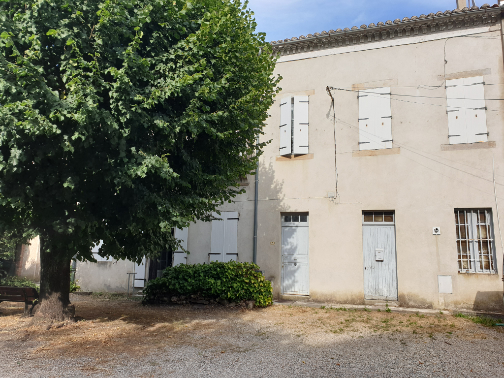 GRANDE MAISON AVEC BEAUX VOLUMES GRANDE MAISON AVEC BEAUX VOLUMES