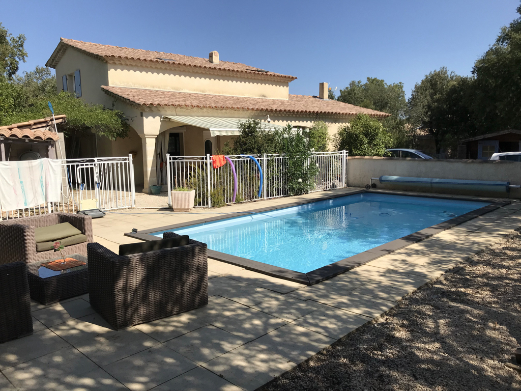 VILLA AVEC PISCINE AU CALME VILLA AVEC PISCINE AU CALME