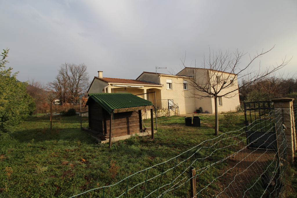 GRANDE MAISON AVEC PISCINE GRANDE MAISON AVEC PISCINE
