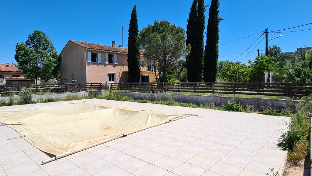 MAISON AVEC INTÉRIEUR REFAIT A NEUF ET PISCINE MAISON AVEC INTÉRIEUR REFAIT A NEUF ET PISCINE