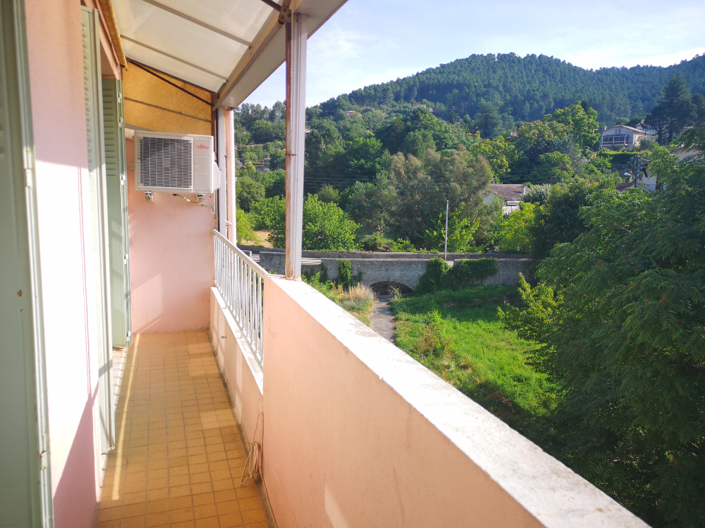 BEL APPARTEMENT LUMINEUX BESSEGES BEL APPARTEMENT LUMINEUX BESSEGES