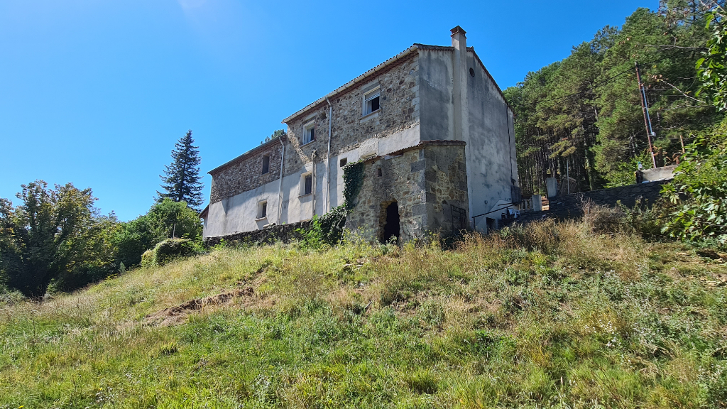 MAS AVEC DEUX APPARTEMENTS SUR 2.7 HECTARES MAS AVEC DEUX APPARTEMENTS SUR 2.7 HECTARES