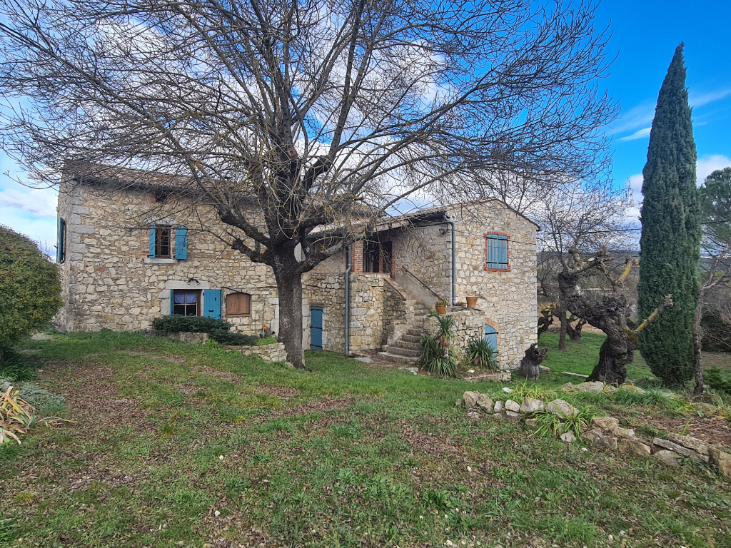 Mas en pierres de 180 m², avec maset indépendant et grand terrain Mas en pierres de 180 m², avec maset indépendant et grand terrain