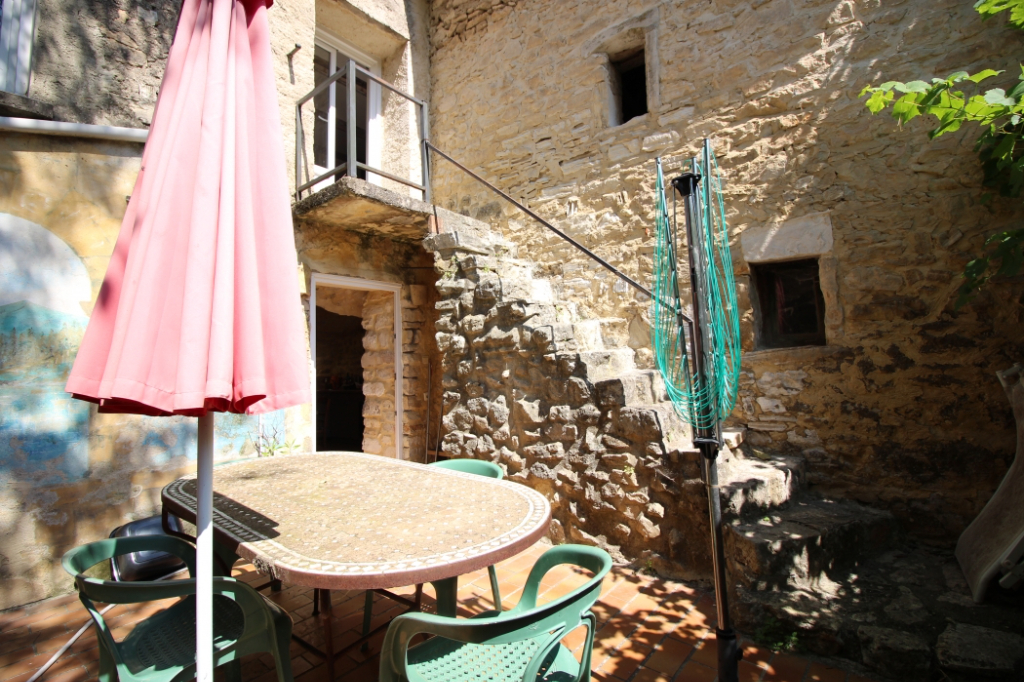MAISON DE VILLAGE DE 110 M² AVEC BEAUCOUP DE CHARME, PROCHE DE BARJAC MAISON DE VILLAGE DE 110 M² AVEC BEAUCOUP DE CHARME, PROCHE DE BARJAC