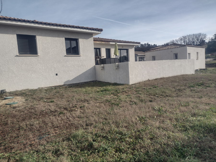 VILLA DE 120 M² SUR UN TERRAIN DE 1000 M², PROCHE DE BARJAC VILLA DE 120 M² SUR UN TERRAIN DE 1000 M², PROCHE DE BARJAC