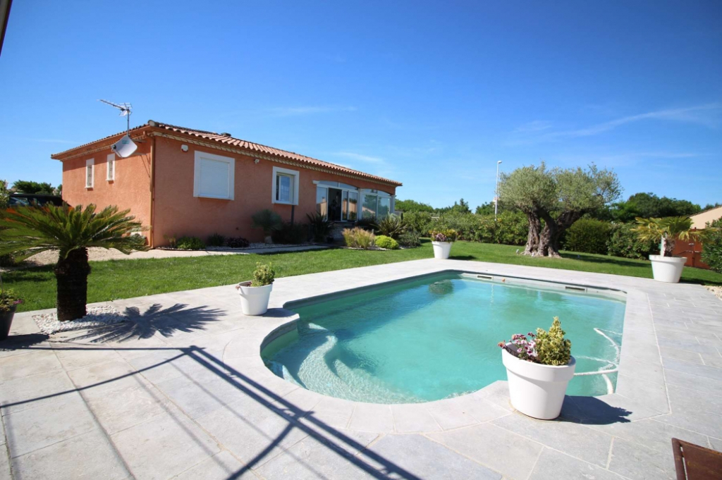 VILLA NEUVE AVEC PISCINE DE 120 M² VILLA NEUVE AVEC PISCINE DE 120 M²