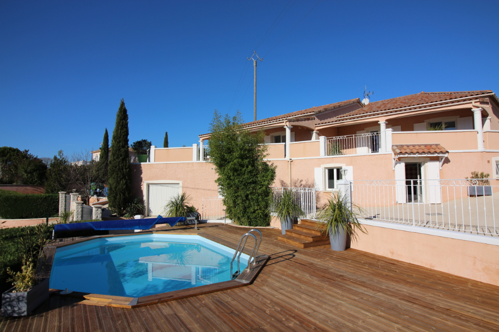 Villa Barjac 290 m² hab, situation exceptionnelle Villa Barjac 290 m² hab, situation exceptionnelle