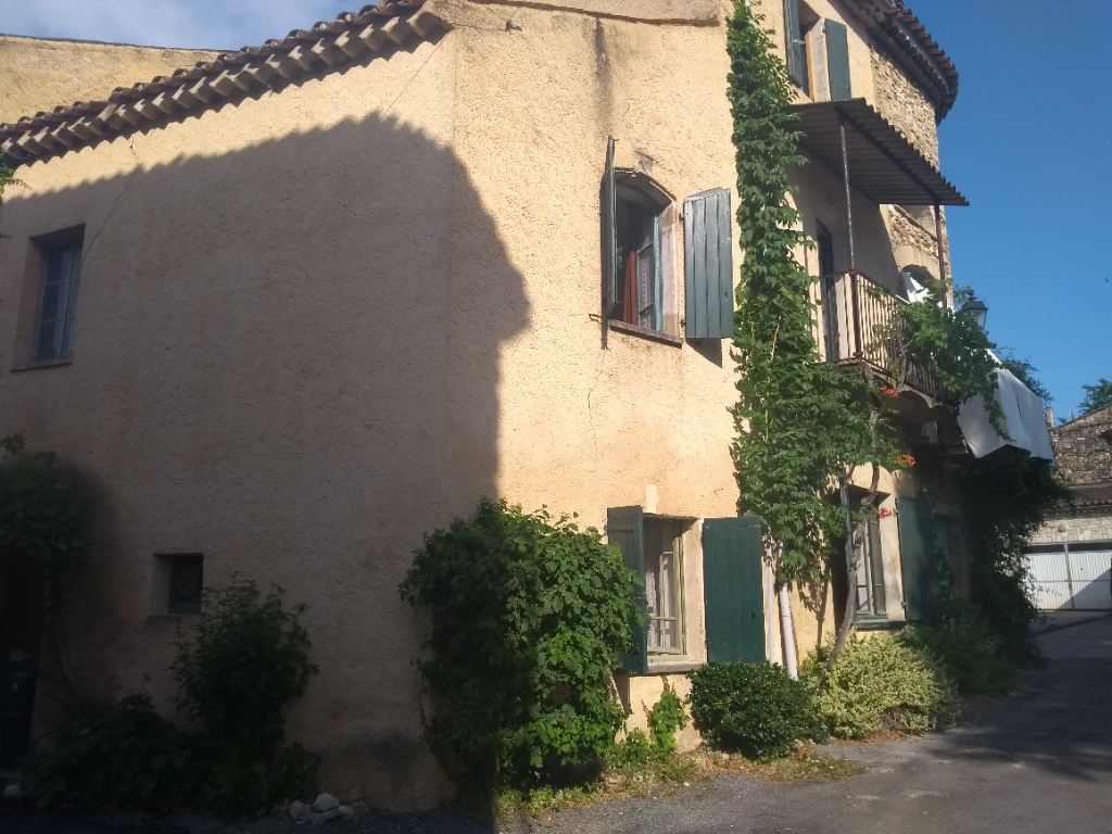 MAISON DE VILLAGE A RENOVER MAISON DE VILLAGE A RENOVER