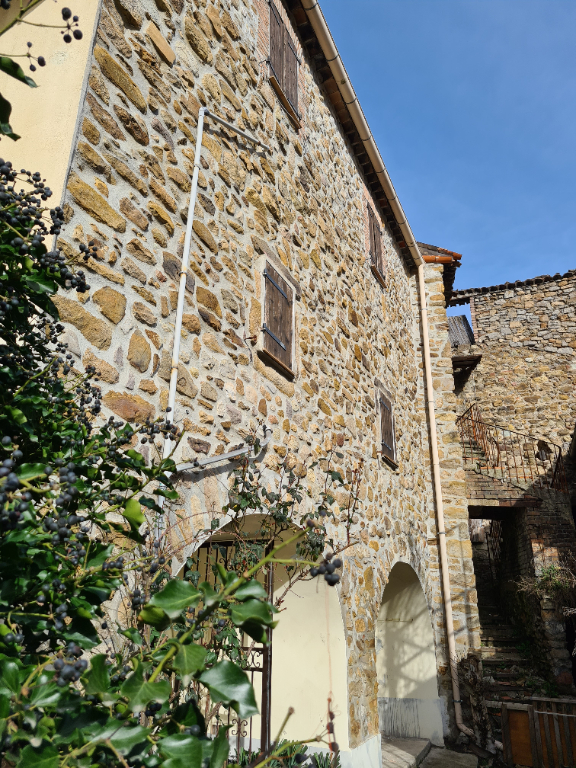 MAISON DE VACANCES AVEC TERRASSES MAISON DE VACANCES AVEC TERRASSES