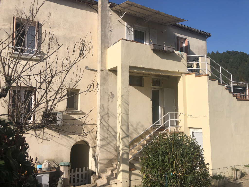 GRANDE MAISON POUR INVESSTISSEMENT LOCATIF OU GRANDE FAMILLE GRANDE MAISON POUR INVESSTISSEMENT LOCATIF OU GRANDE FAMILLE