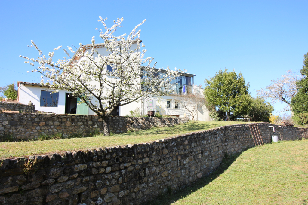 Les Vans - très belle situation pour cette maison proche rivière Les Vans - très belle situation pour cette maison proche rivière