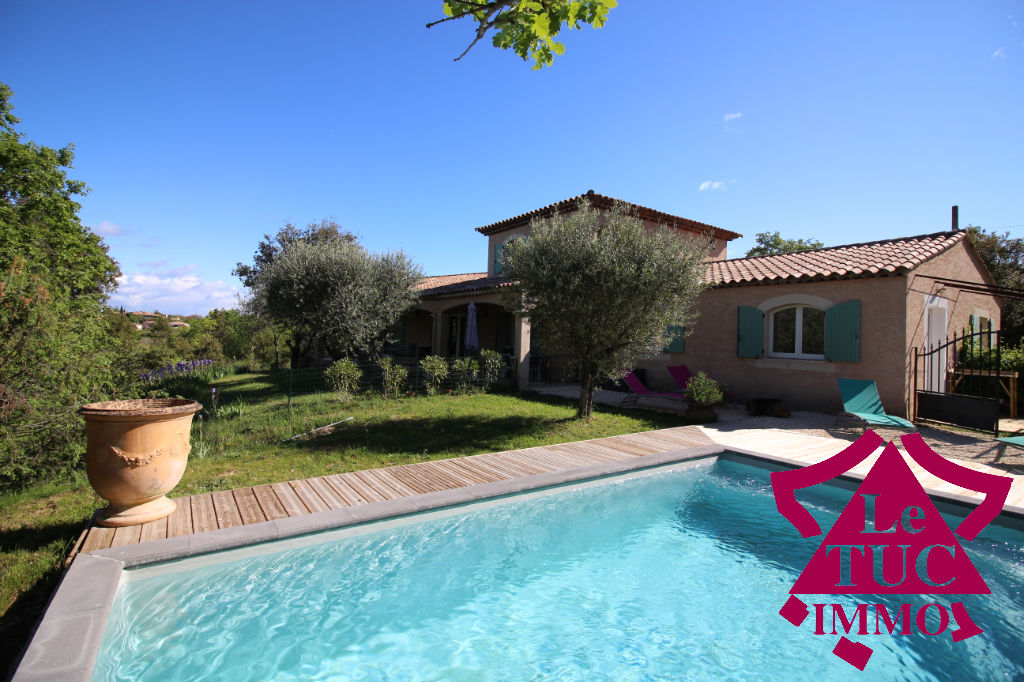 Barjac, villa avec situation exceptionnelle Barjac, villa avec situation exceptionnelle