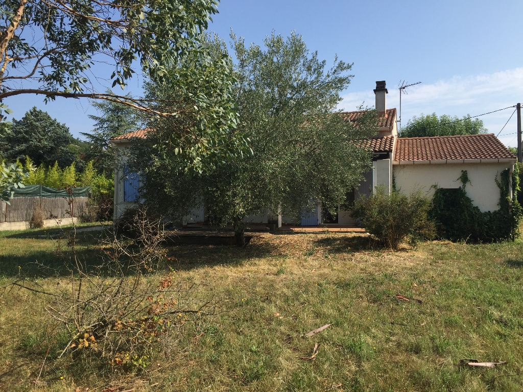 VILLA DE PLAIN PIED AU CALME VILLA DE PLAIN PIED AU CALME