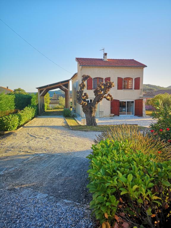 VILLA AVEC BEAU PARC ARBORE VILLA AVEC BEAU PARC ARBORE