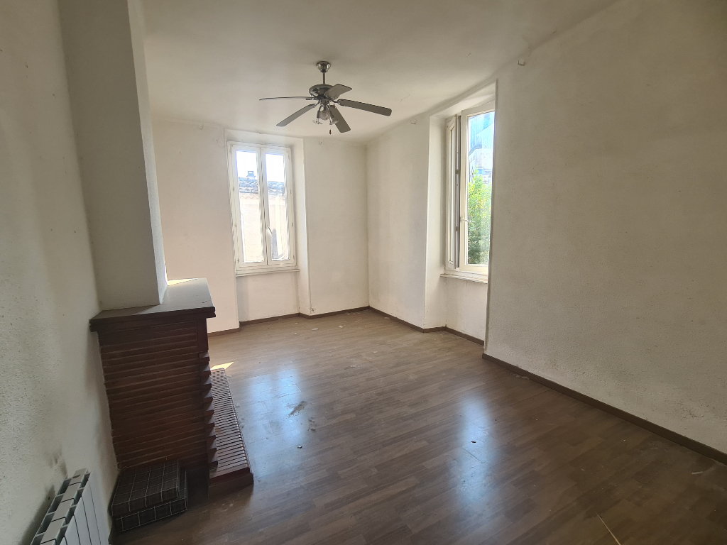 GRAND APPARTEMENT LUMINEUX GRAND APPARTEMENT LUMINEUX