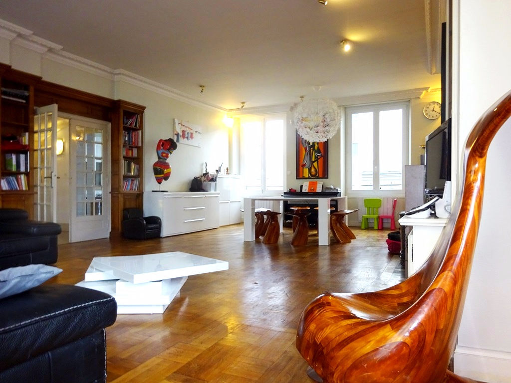 A VENDRE BREST SIAM TRIANGLE D OR MAISON T8 de 220 m² HABITABLES et 250 m² de surface utile A VENDRE BREST SIAM TRIANGLE D OR MAISON T8 de 220 m² HABITABLES et 250 m² de surface utile