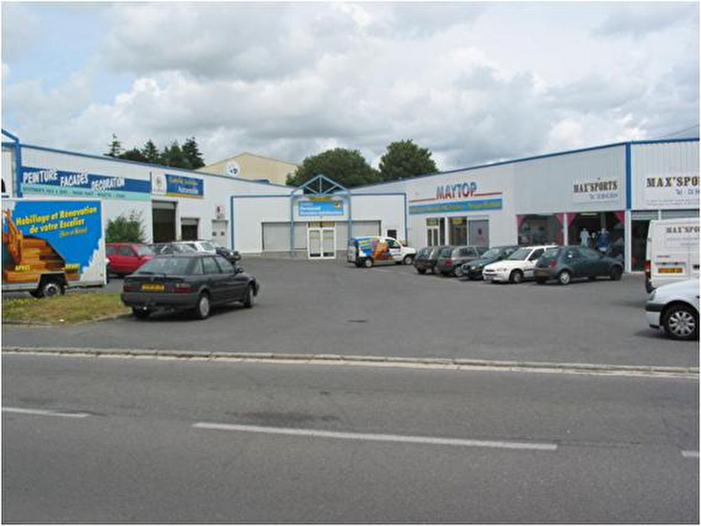 A LOUER LOCAUX BREST VILLE NEUVE 180m² A LOUER LOCAUX BREST VILLE NEUVE 180m²