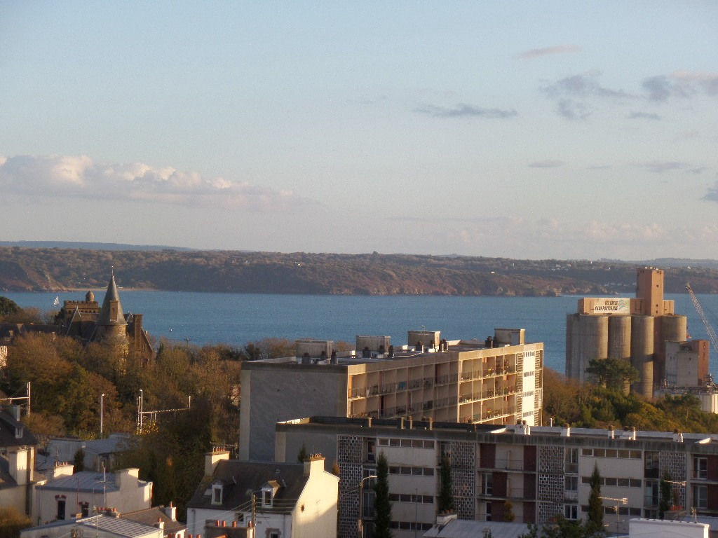A VENDRE BREST SAINT MICHEL APPARTEMENT T4/5 100M² DERNIER ETAGE ASCENSEUR BALCON GARAGE VUE RADE A VENDRE BREST SAINT MICHEL APPARTEMENT T4/5 100M² DERNIER ETAGE ASCENSEUR BALCON GARAGE VUE RADE