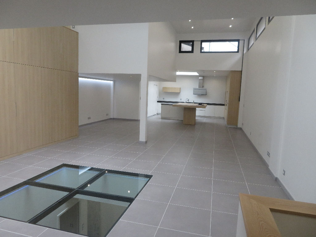 A VENDRE BREST SAINT LOUIS - TRIANGLE D'OR APPARTEMENT T7 / LOFT de plus de 300 m² de surface utile ETAT NEUF A VENDRE BREST SAINT LOUIS - TRIANGLE D'OR APPARTEMENT T7 / LOFT de plus de 300 m² de surface utile ETAT NEUF