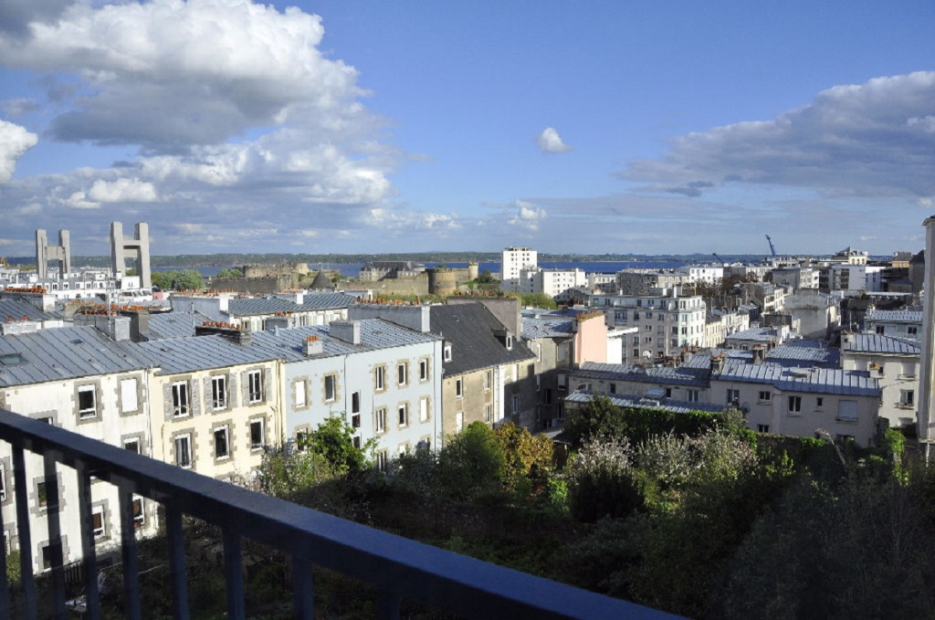 A VENDRE -BREST- RECOUVRANCE-APPARTEMENT T3 VUE MER- GARAGE A VENDRE -BREST- RECOUVRANCE-APPARTEMENT T3 VUE MER- GARAGE