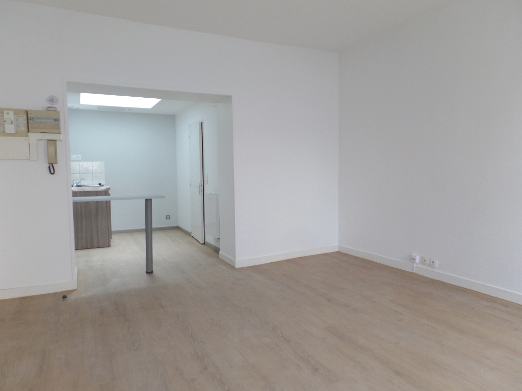 A LOUER SAINT-MARC STUDIO DE 27.56 M² A LOUER SAINT-MARC STUDIO DE 27.56 M²