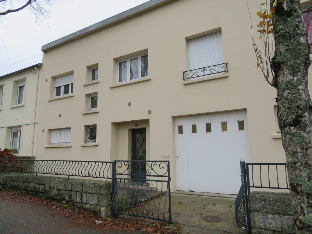 A VENDRE BREST CROIX ROUGE - IMMEUBLE - SPECIAL ETUDIANTS- 6 CHAMBRES- DOUBLE GARAGE A VENDRE BREST CROIX ROUGE - IMMEUBLE - SPECIAL ETUDIANTS- 6 CHAMBRES- DOUBLE GARAGE