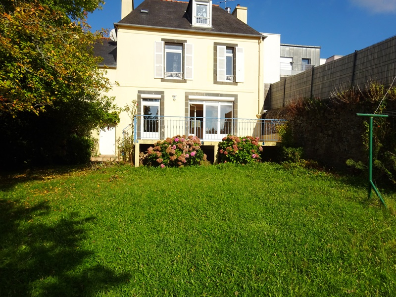 À LOUER BOURG DE PLOUGASTEL - MAISON T6 DE 148m² JARDIN CLOS À LOUER BOURG DE PLOUGASTEL - MAISON T6 DE 148m² JARDIN CLOS