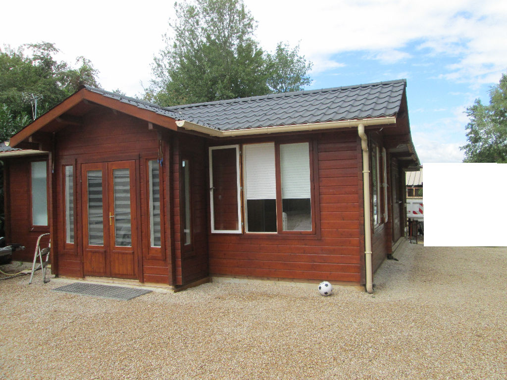 Chalet bois, très bbelles prestations. sur terrain viabilisé, de plus de 500 m2,. Clos. Chalet bois, très bbelles prestations. sur terrain viabilisé, de plus de 500 m2,. Clos.