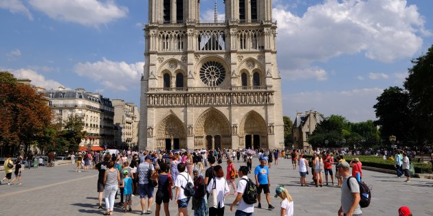 Notre-Dame Paris -12 m2 + cave 8 m2 Notre-Dame Paris -12 m2 + cave 8 m2