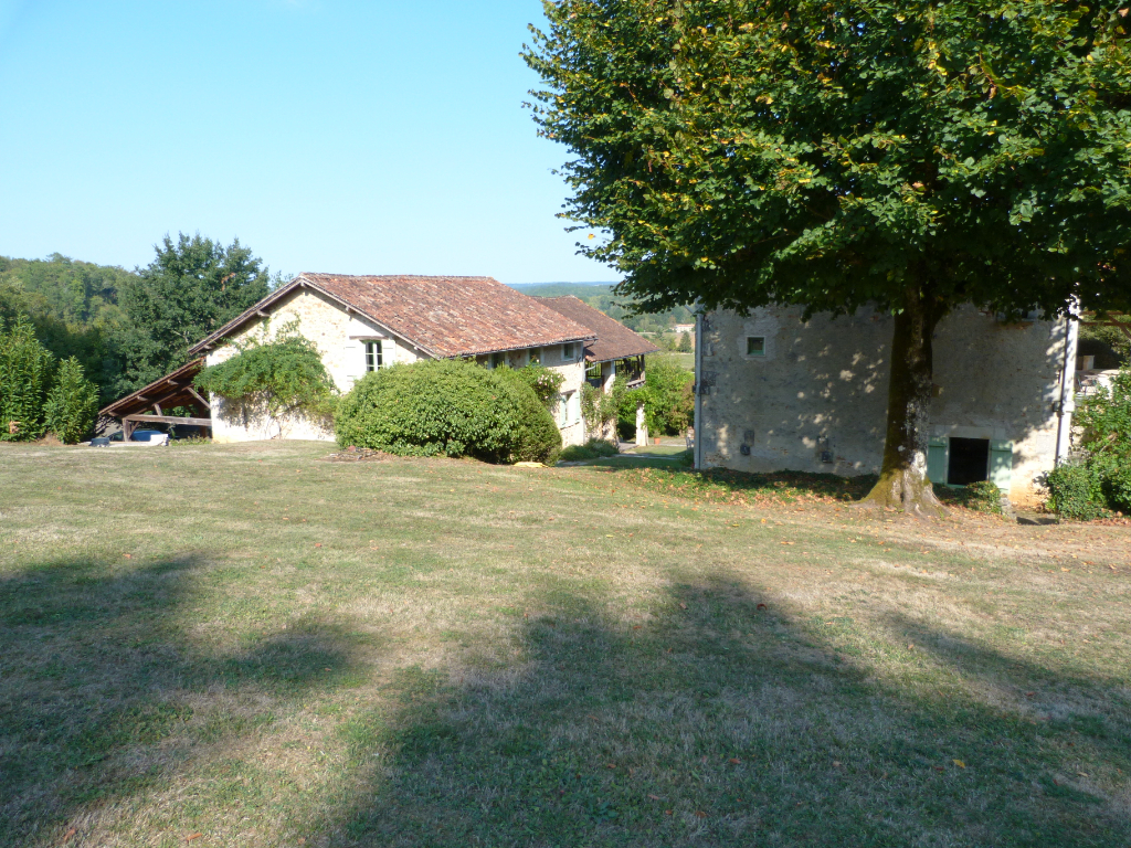 Très belle maison avec deux Gites et Piscine Très belle maison avec deux Gites et Piscine