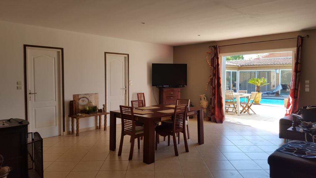 Villa Nimes 5 pièce(s) 167 m2 Villa Nimes 5 pièce(s) 167 m2