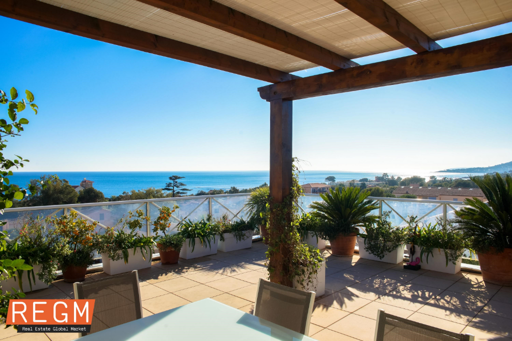 Maison sur le toit 140 m2 et 100m2 de terrasse Maison sur le toit 140 m2 et 100m2 de terrasse