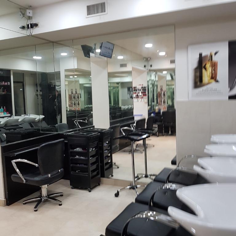Très Beau commerce de coiffure et d'esthétique Très Beau commerce de coiffure et d'esthétique